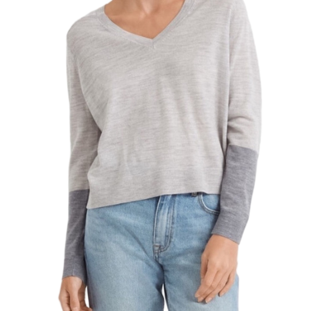 123. Club Monaco| two tone grey V neck Merino wool.
